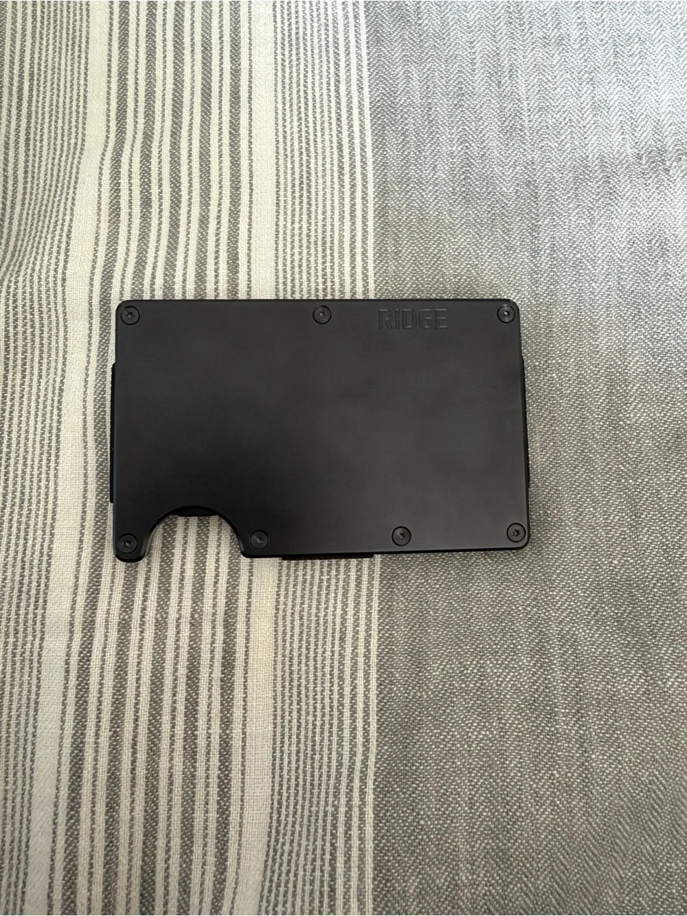 Ridge Style Black Metal Card Holder with Elastic Strap